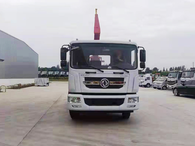10/12方勾臂垃圾車-東風D9